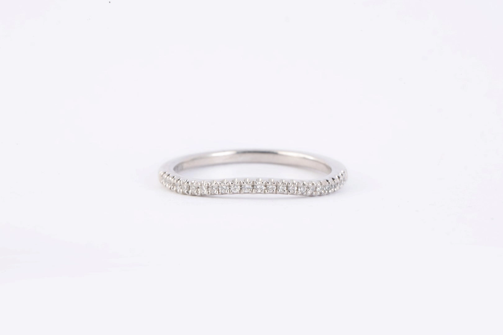 14k White Gold 0.110tcw Diamond Wedding Band Size 7 (1.89g.)