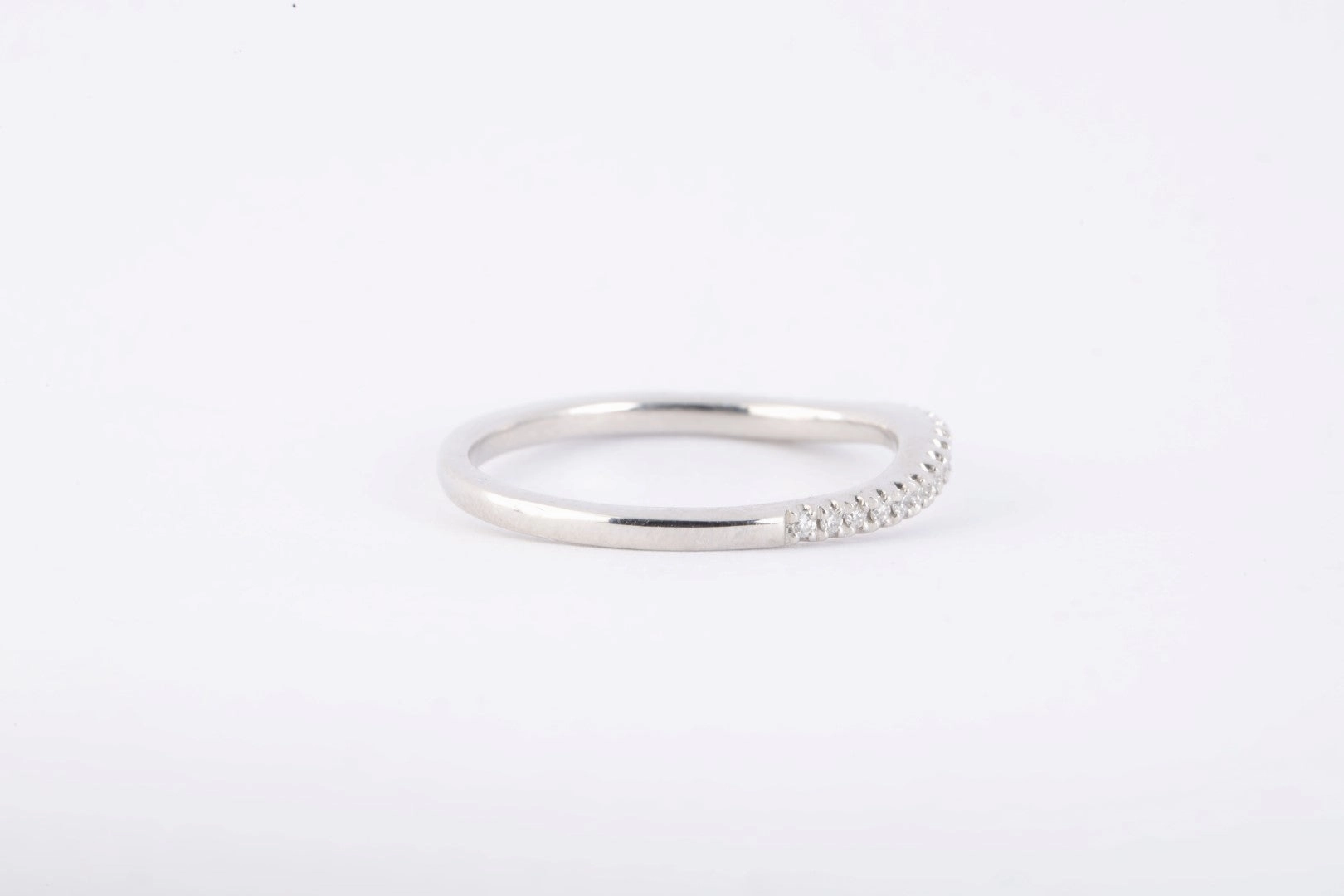 14k White Gold 0.110tcw Diamond Wedding Band Size 7 (1.89g.)