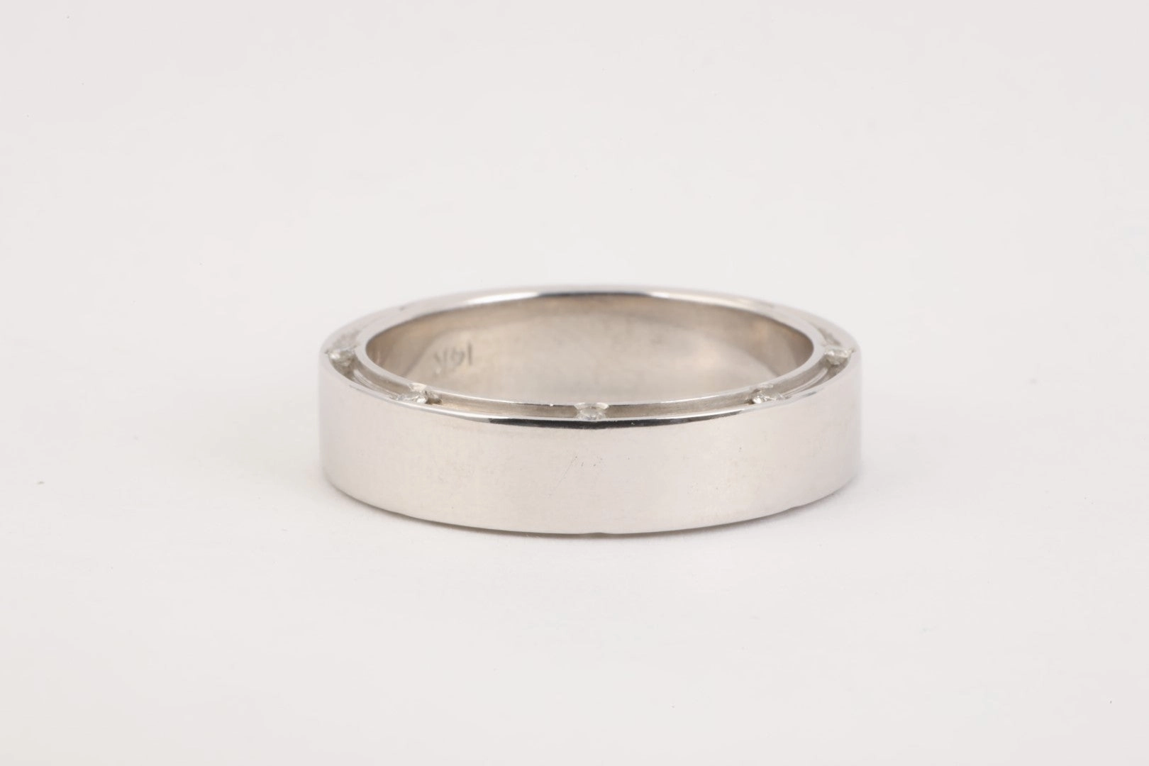14k White Gold 0.16tcw Diamond Ring Band Size 11 (10.78g.)