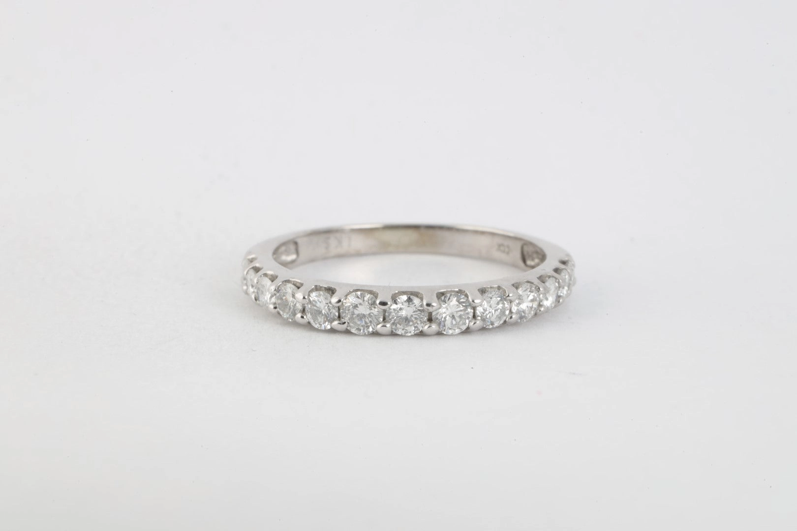 14k White Gold 0.50tcw Diamond Wedding Band Size 8 (2.33g.)
