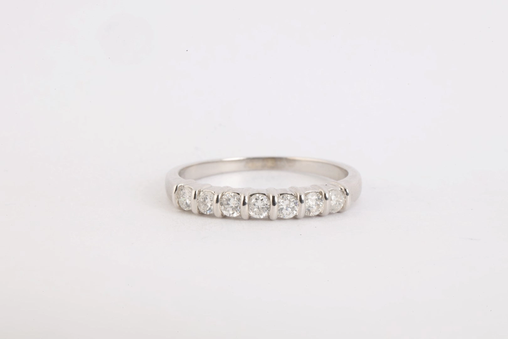 14k White Gold Ring Band with 0.50tcw Diamonds Size 7.5 (2.43g.)
