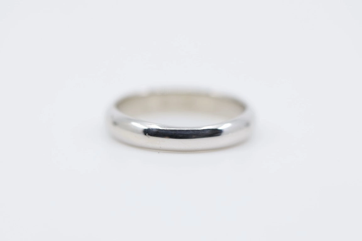 14k White Gold Wedding Band (3.90g.)