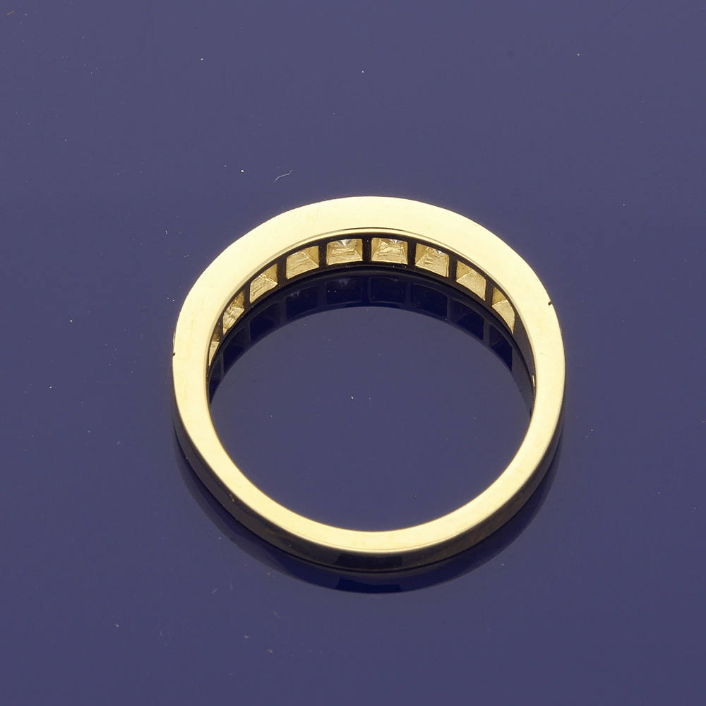 18ct Yellow Gold Graduated Diamond Half Eternity Ring