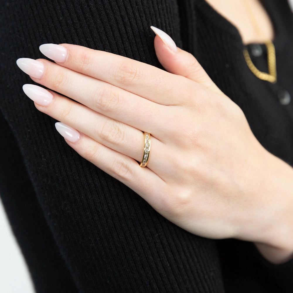 18ct Yellow Gold Ring With 15 Mixed Cut 0.30 Carat Diamonds