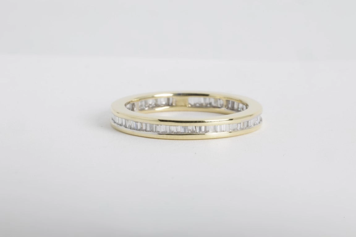 18k White Gold 1.00ctw Diamond Eternity Ring Size 5.25 (2.40g.)