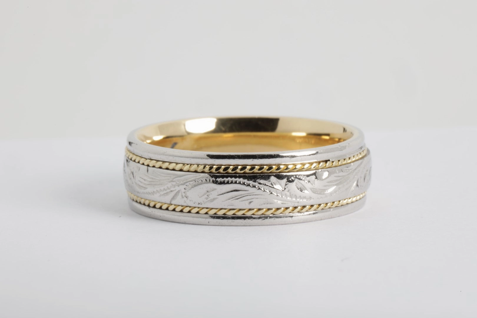 18k Yellow Gold 950 Platinum Novell Wedding Band Size 10 (11.90g.)