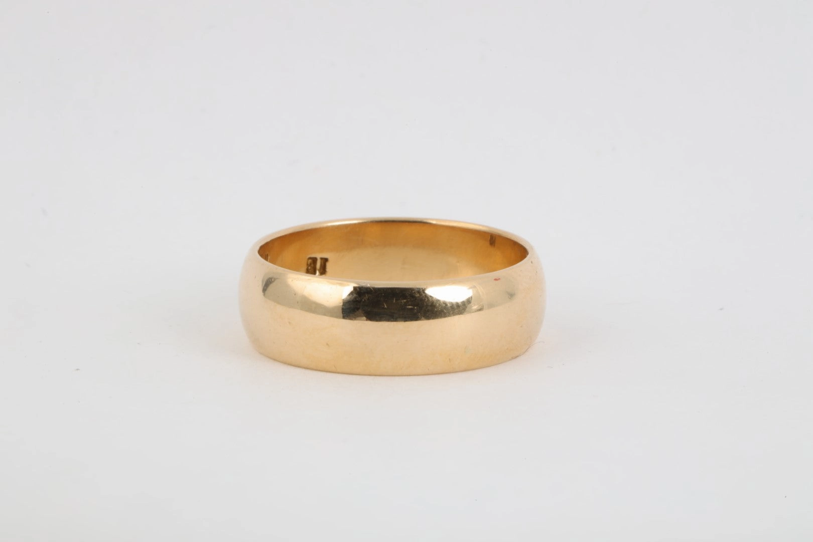 18k Yellow Gold Ring Band Size 9.5 (8.45g.)