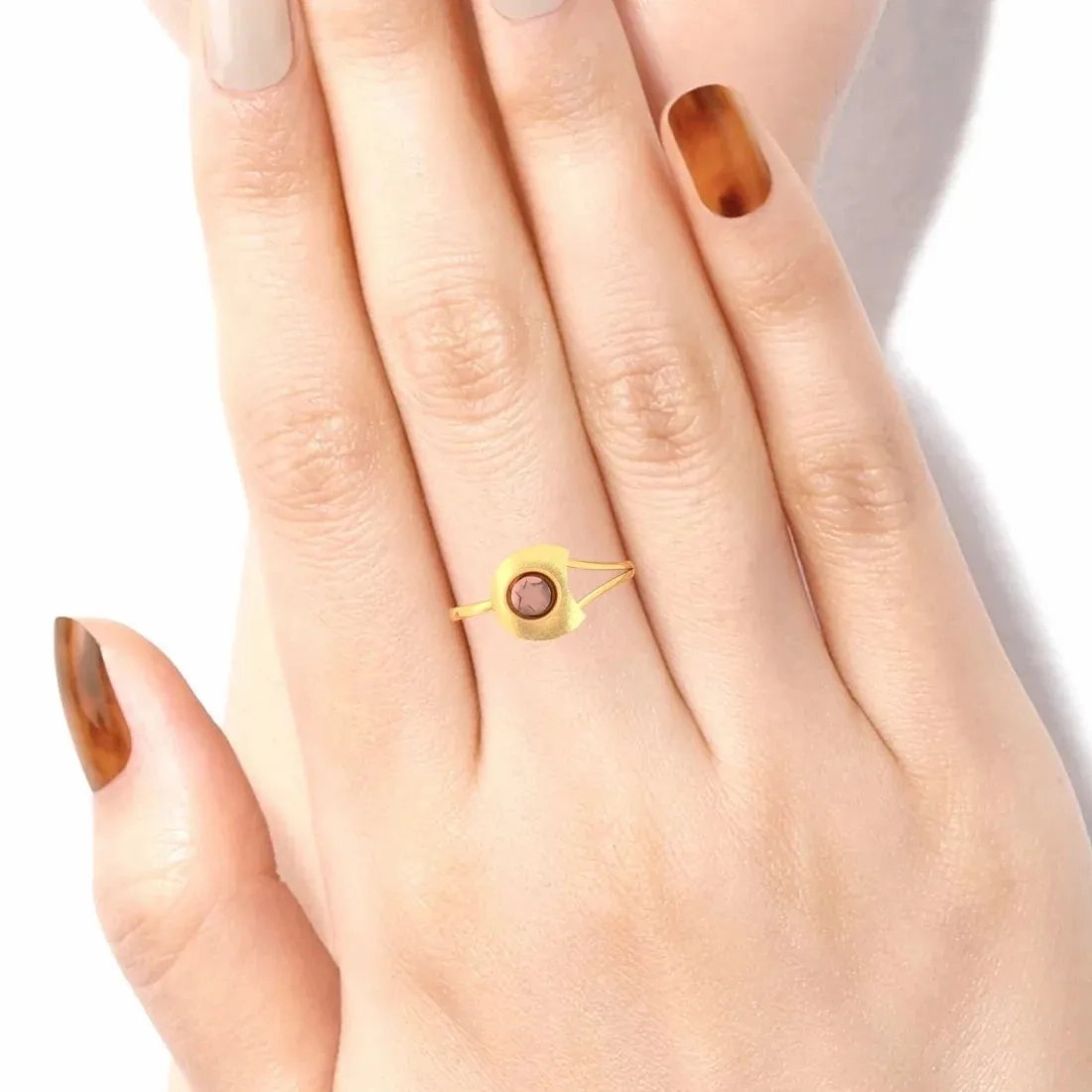 18KT (750) Yellow Gold Asymmetrical Modern Design Ring For Women &amp; Girls (Size 12)