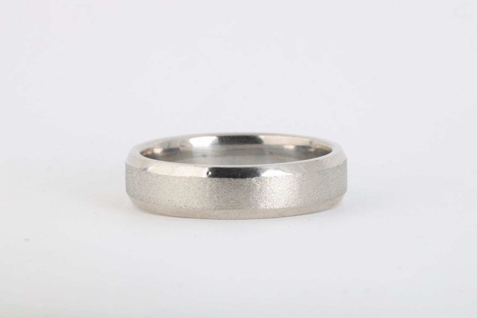 500 Palladium Band Ring Size 12 (9.52g.)