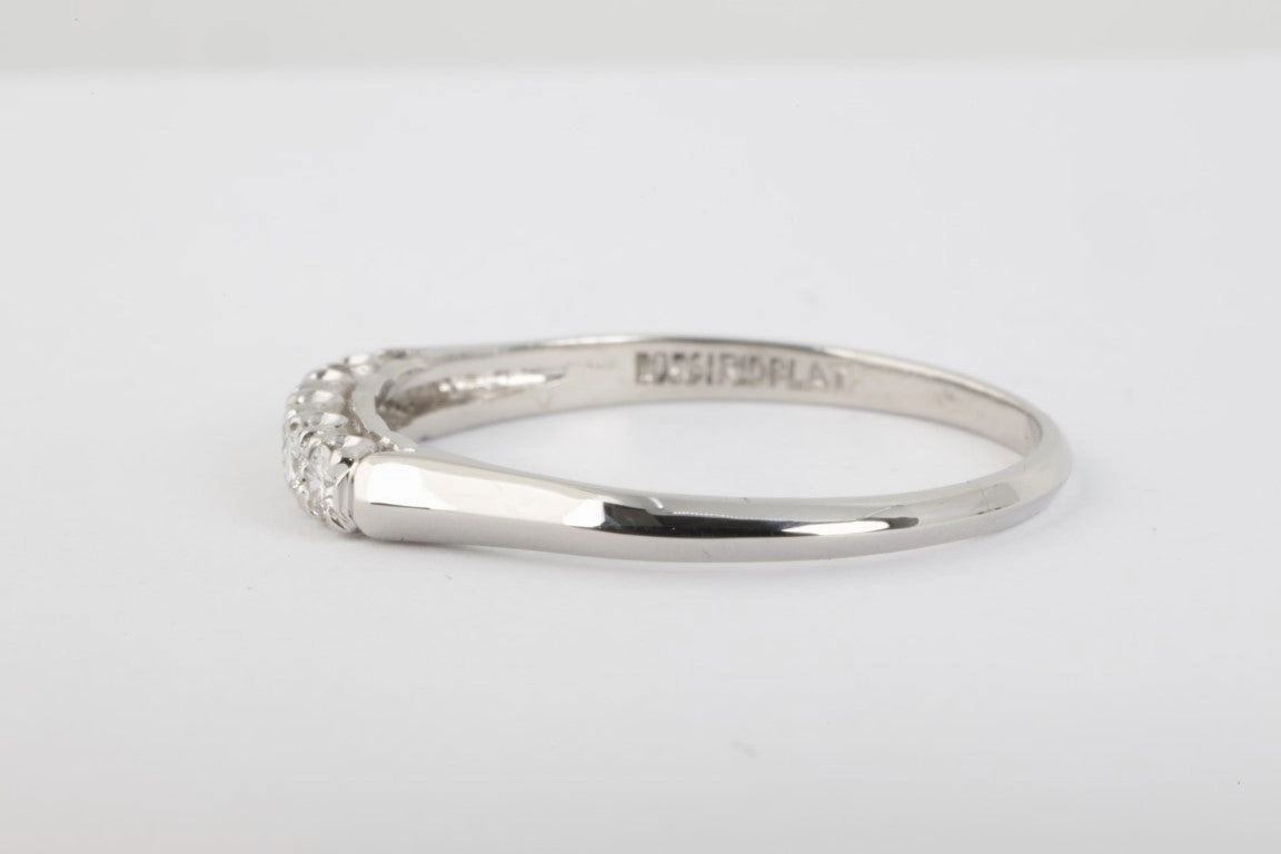 900 Platinum 0.25ctw Diamond Band (3.10g.)