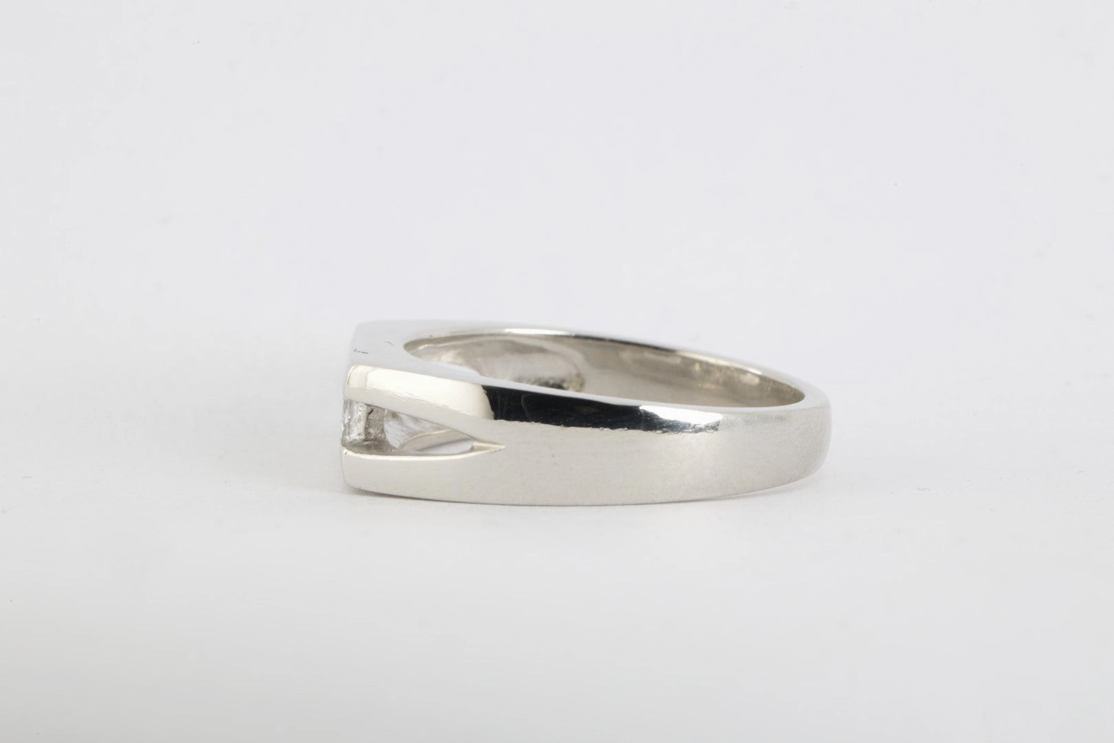 900 Platinum 0.60tcw Diamond Wedding Band Size 9.5 (11.02g.)