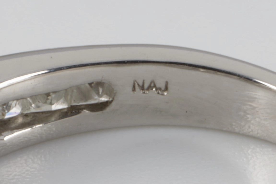 900 Platinum 0.65ctw Diamond Ring Size 8 (6.58g)
