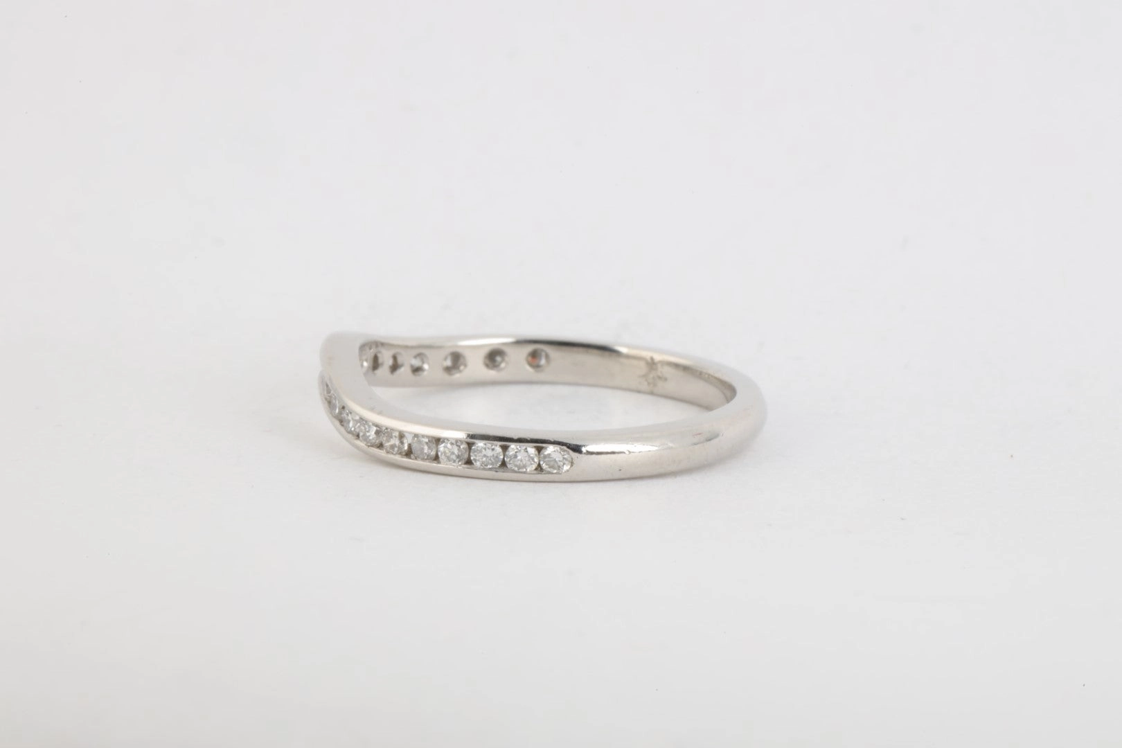 950 Platinum 0.22tcw Diamond Band Size 7.25 (3.51g.)