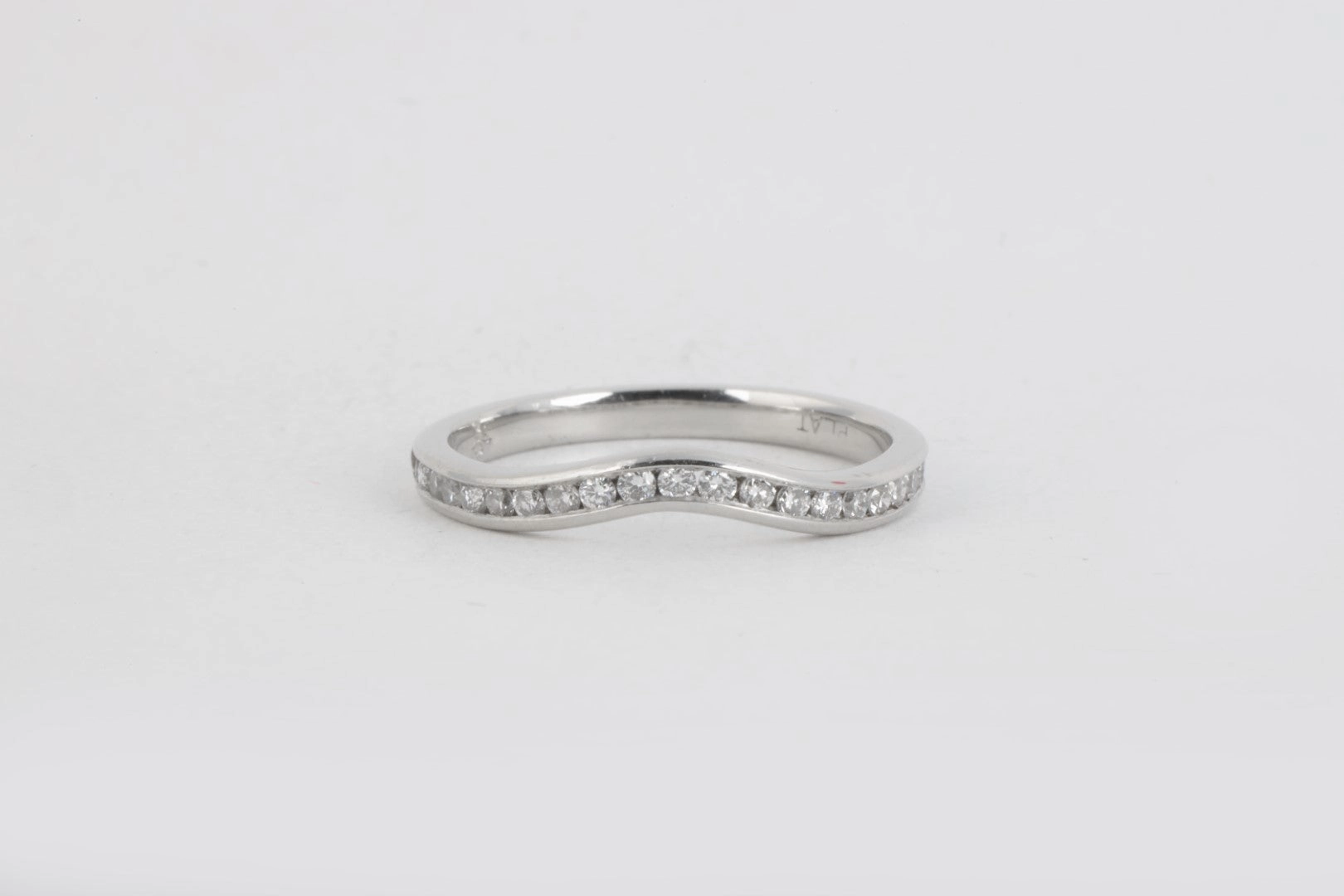 950 Platinum 0.22tcw Diamond Band Size 7.25 (3.51g.)