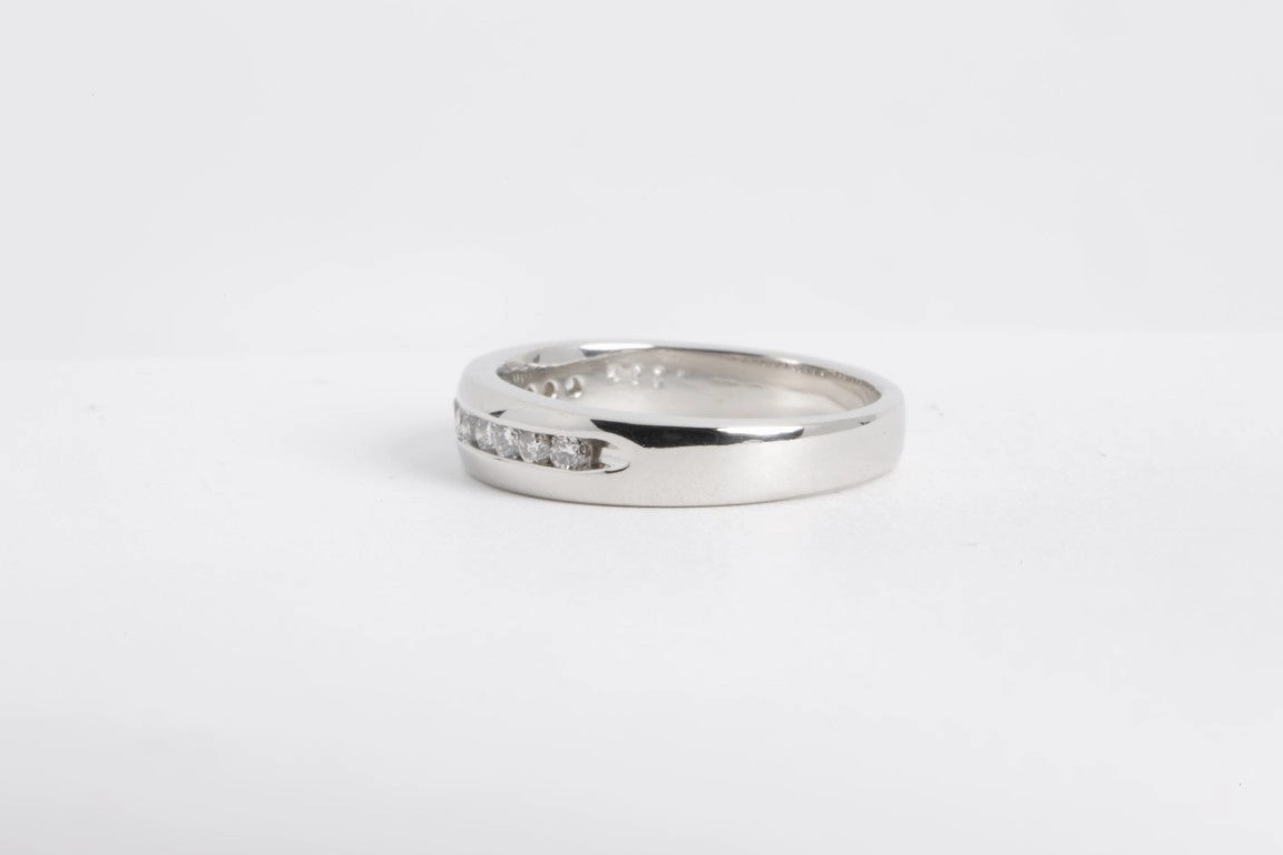 950 Platinum 0.24tcw Diamond Channel Set Wedding Band Size 6 (6.10g.)