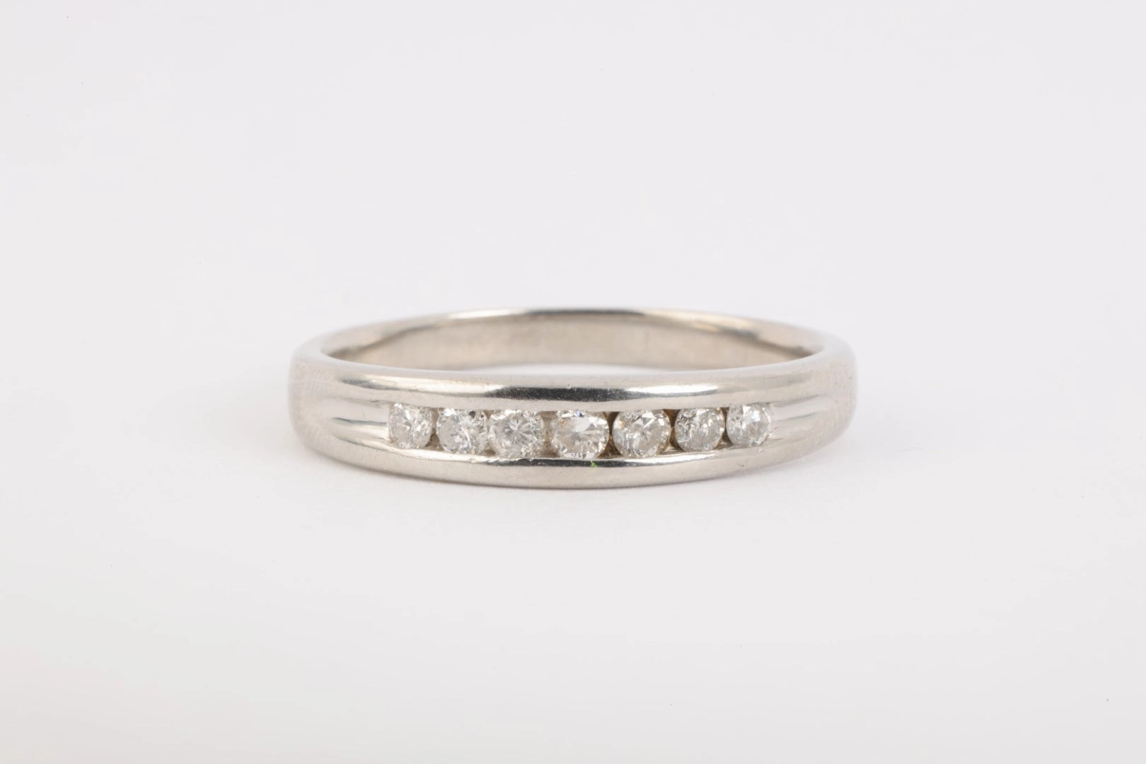 950 Platinum 0.35tcw Diamond Ring Band Size 13 (9.16g.)