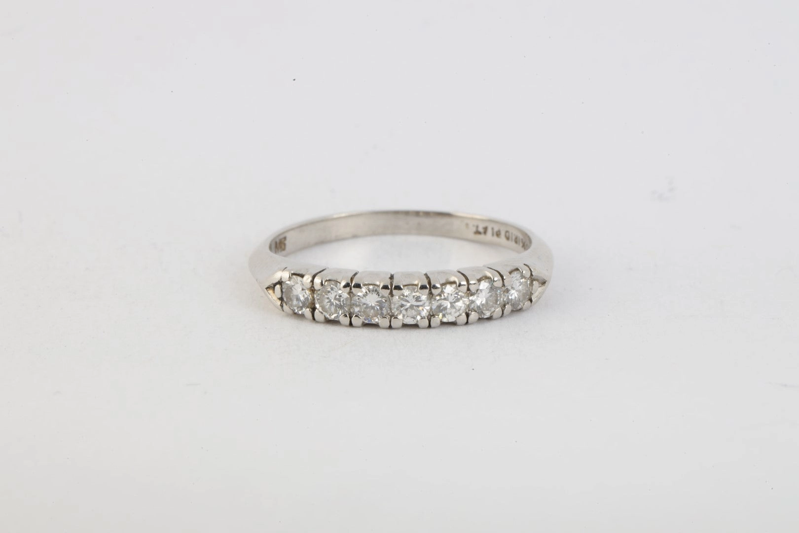 950 Platinum 0.50tcw Diamond Wedding Band Size 5.25 (2.83g.)