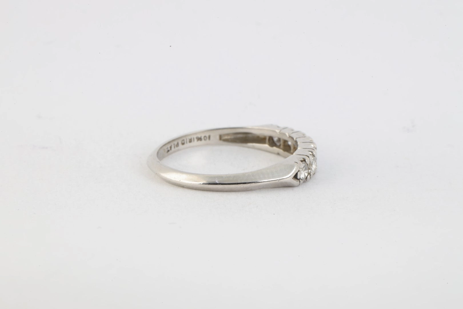 950 Platinum 0.50tcw Diamond Wedding Band Size 5.25 (2.83g.)