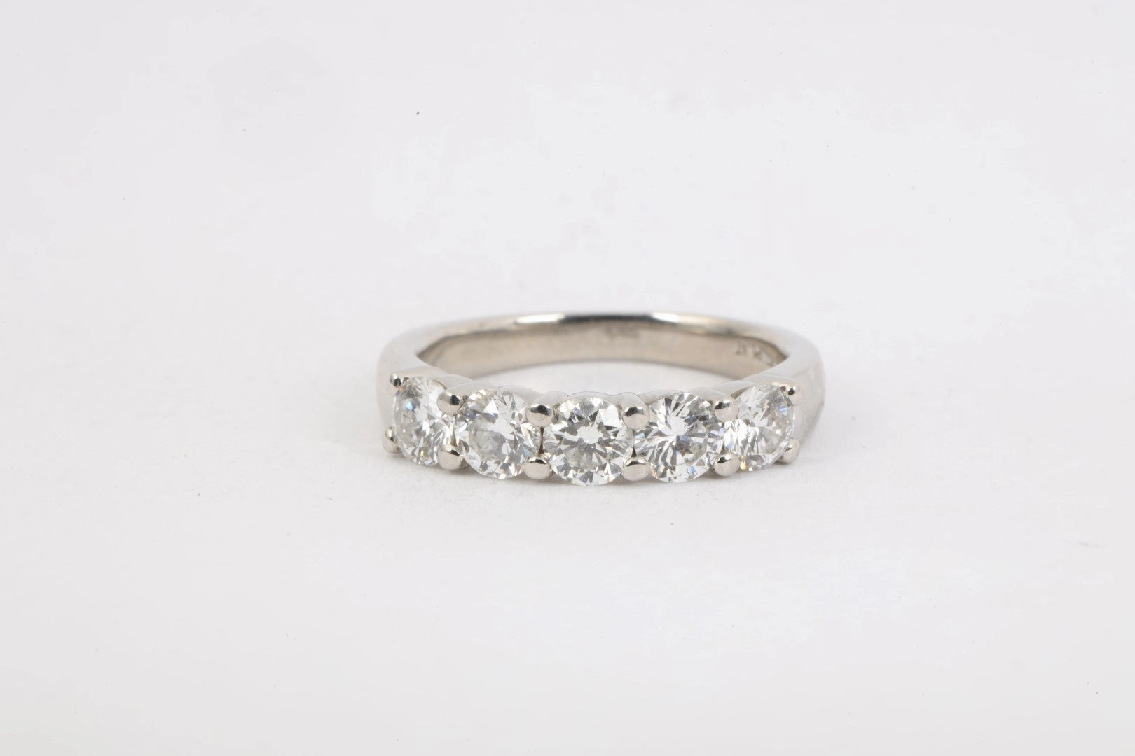 950 Platinum Ring Band with 1.25tcw Diamonds Size 5.25 (5.91g.)
