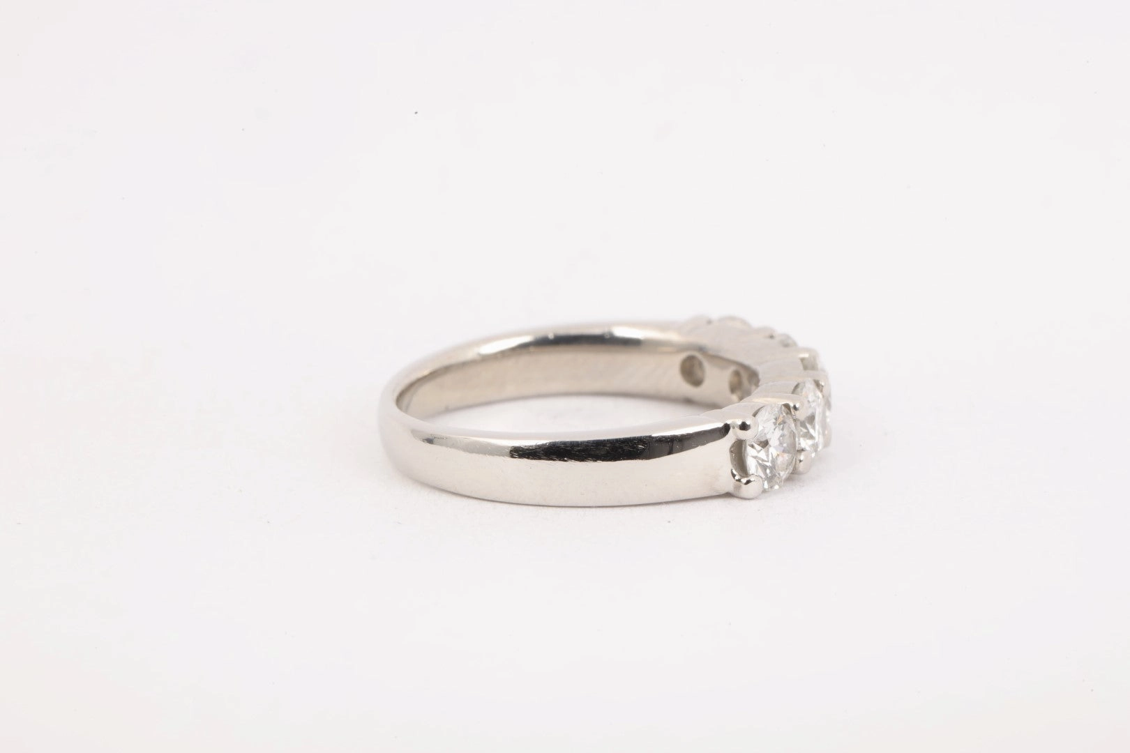 950 Platinum Ring Band with 1.25tcw Diamonds Size 5.25 (5.91g.)
