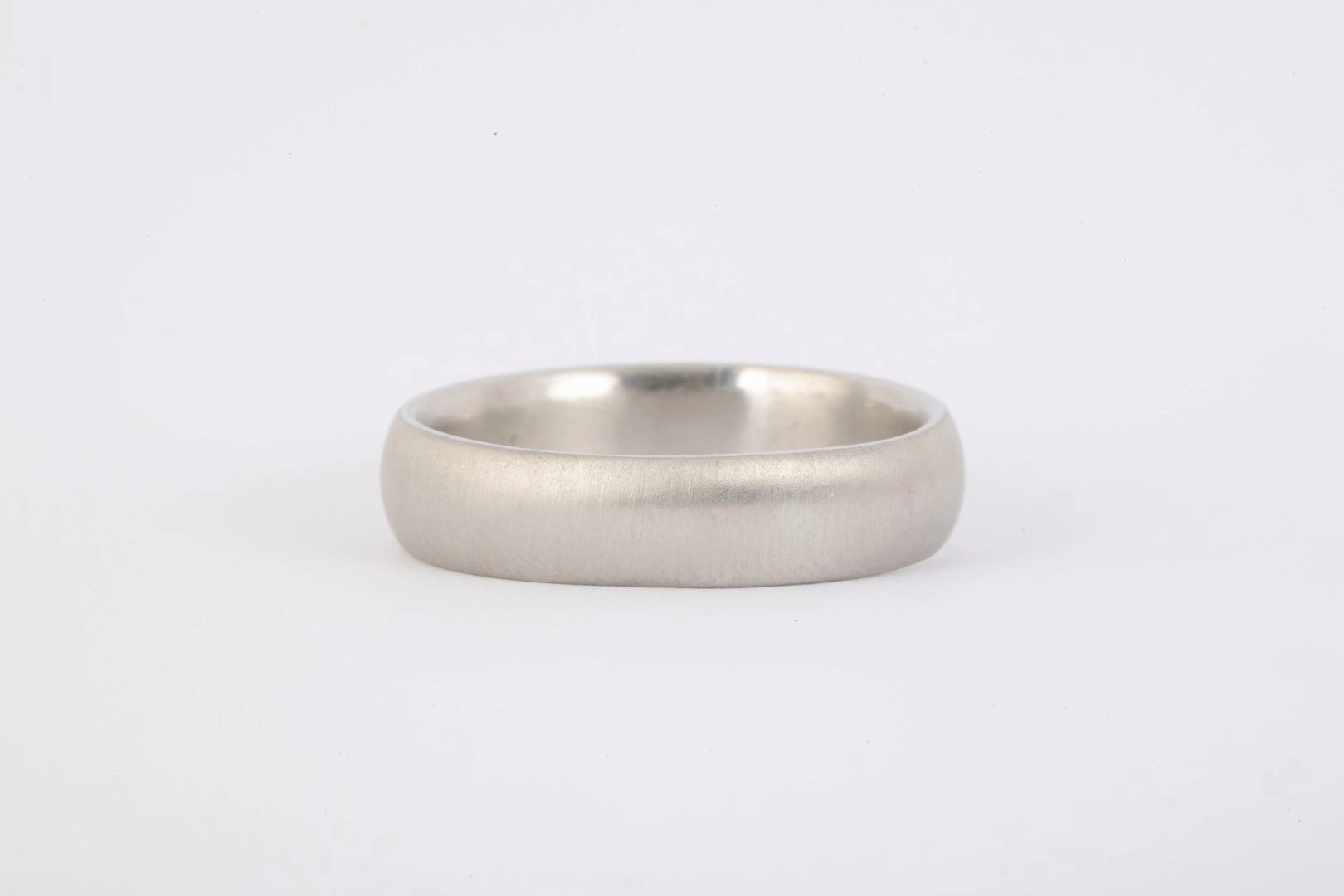 950 Platinum Ring Size 12 (15.64g.)