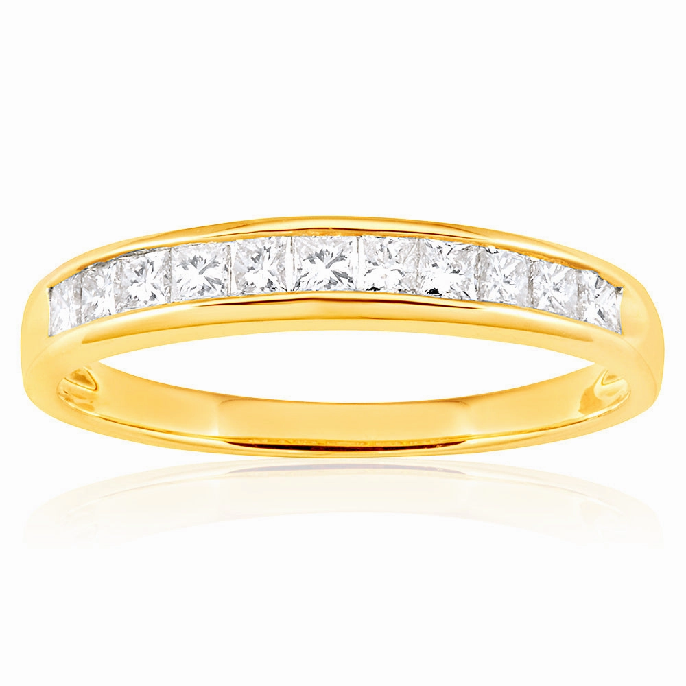 9ct Yellow Gold Diamond Ring Set With 11 Princess Cut Diamonds