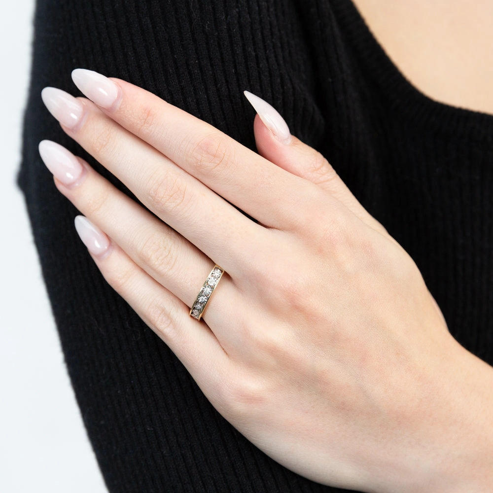 9ct Yellow Gold Diamond Ring Set with 9 Stunning Brilliant Diamonds