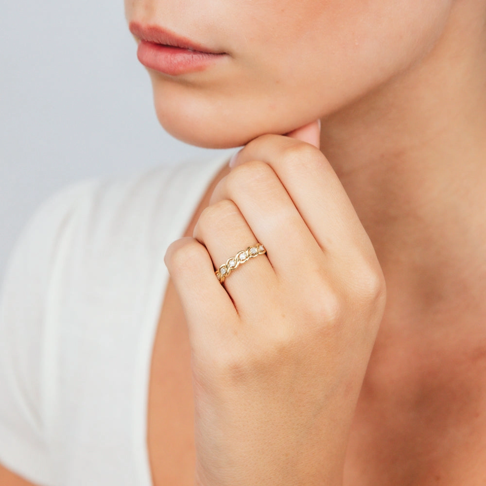 9ct Yellow Gold Diamond Ring with 7 Round Brilliant Diamonds in Disc Setting