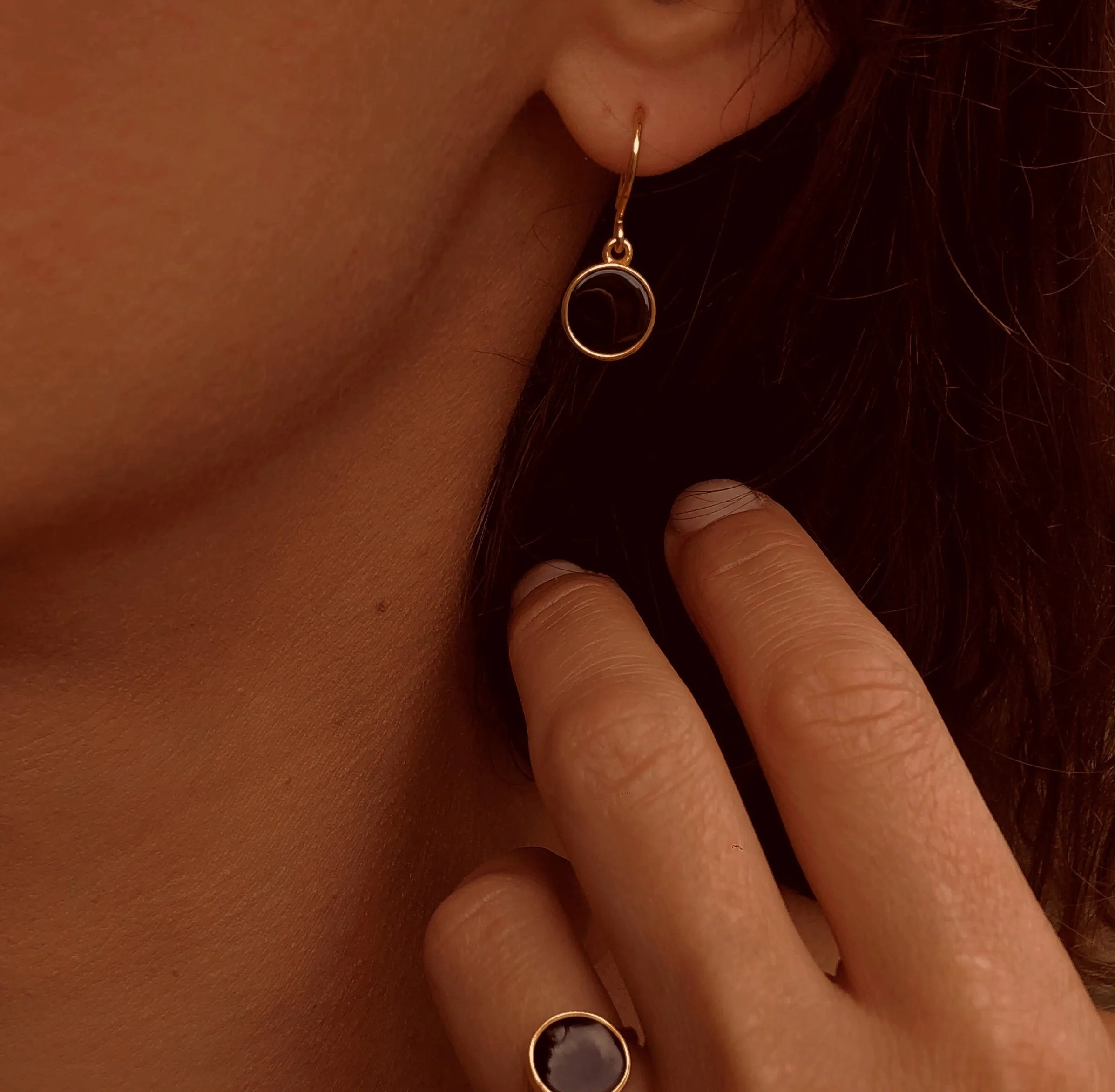 9k Yellow Gold Earrings Assembled with Black Onyx