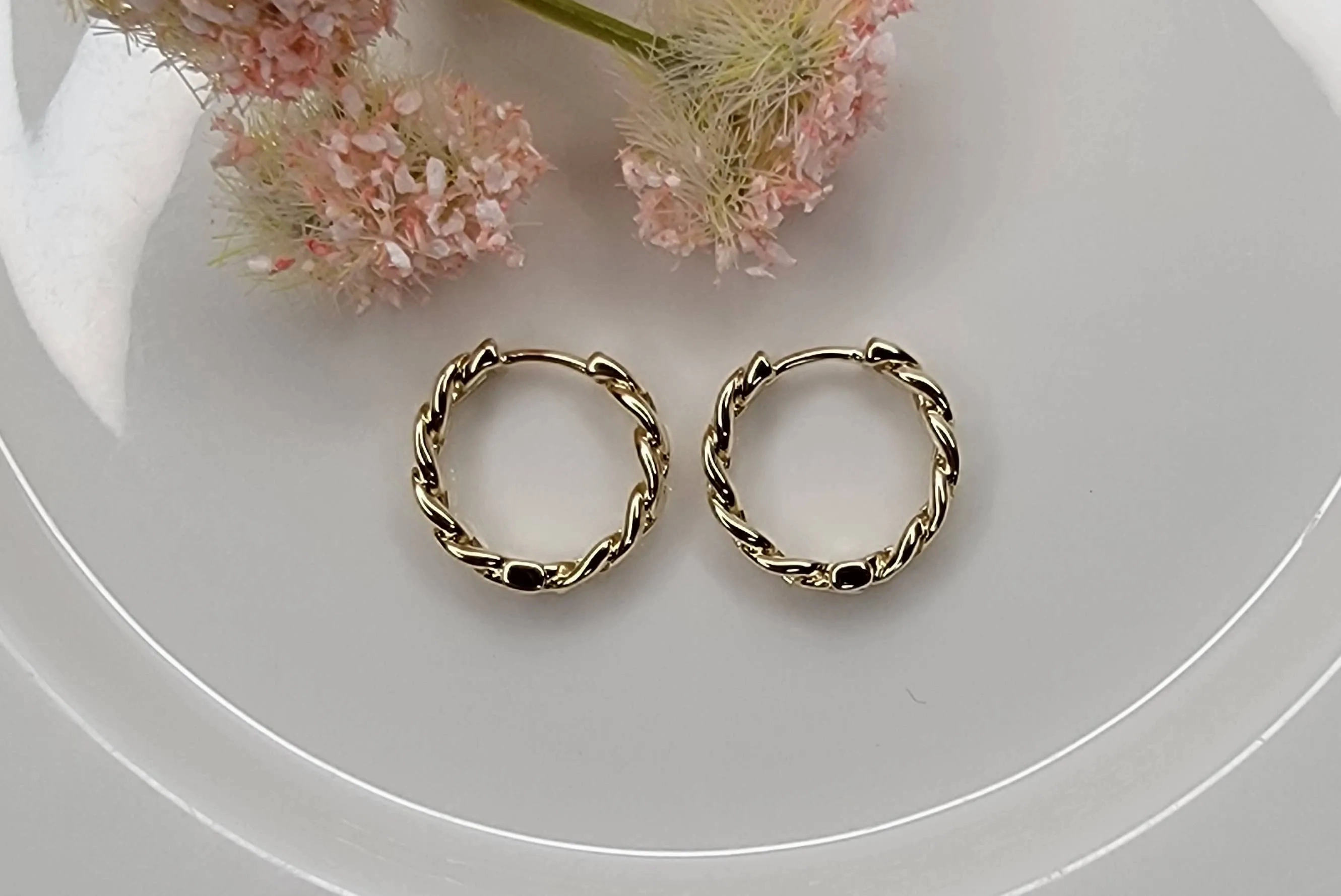 CHAIN  HUGGIE HOOP