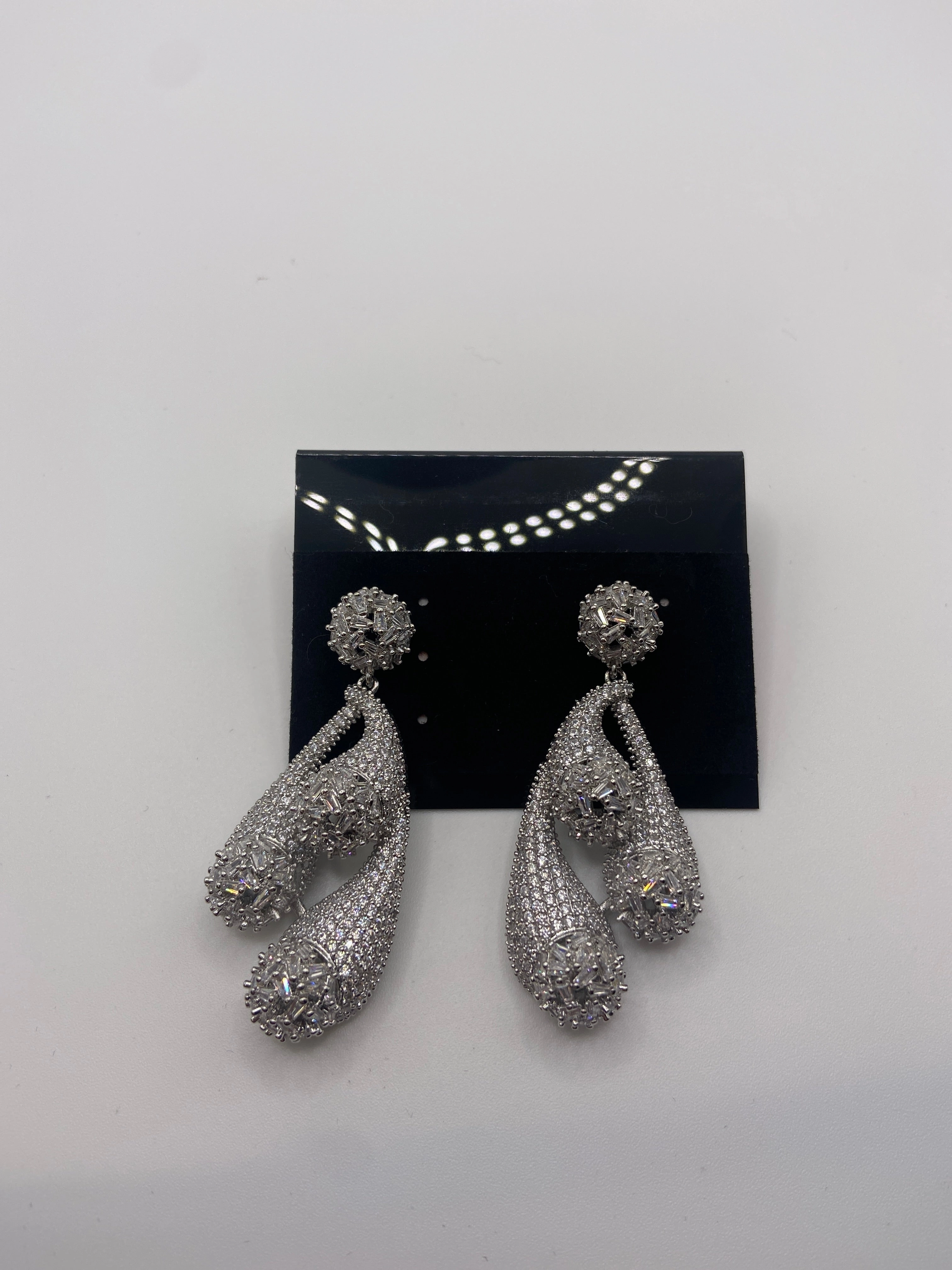 Earrings Statement By Clothes Mentor, Size: 1