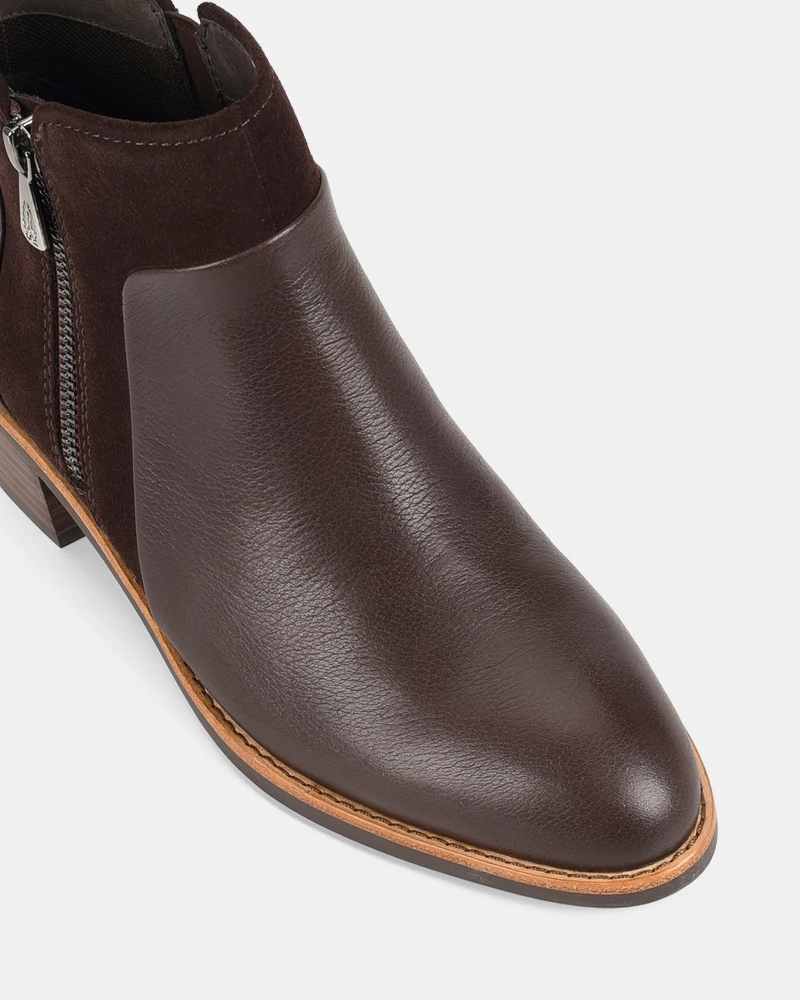 Hush Puppies	Shoes Aires Ground Coffee