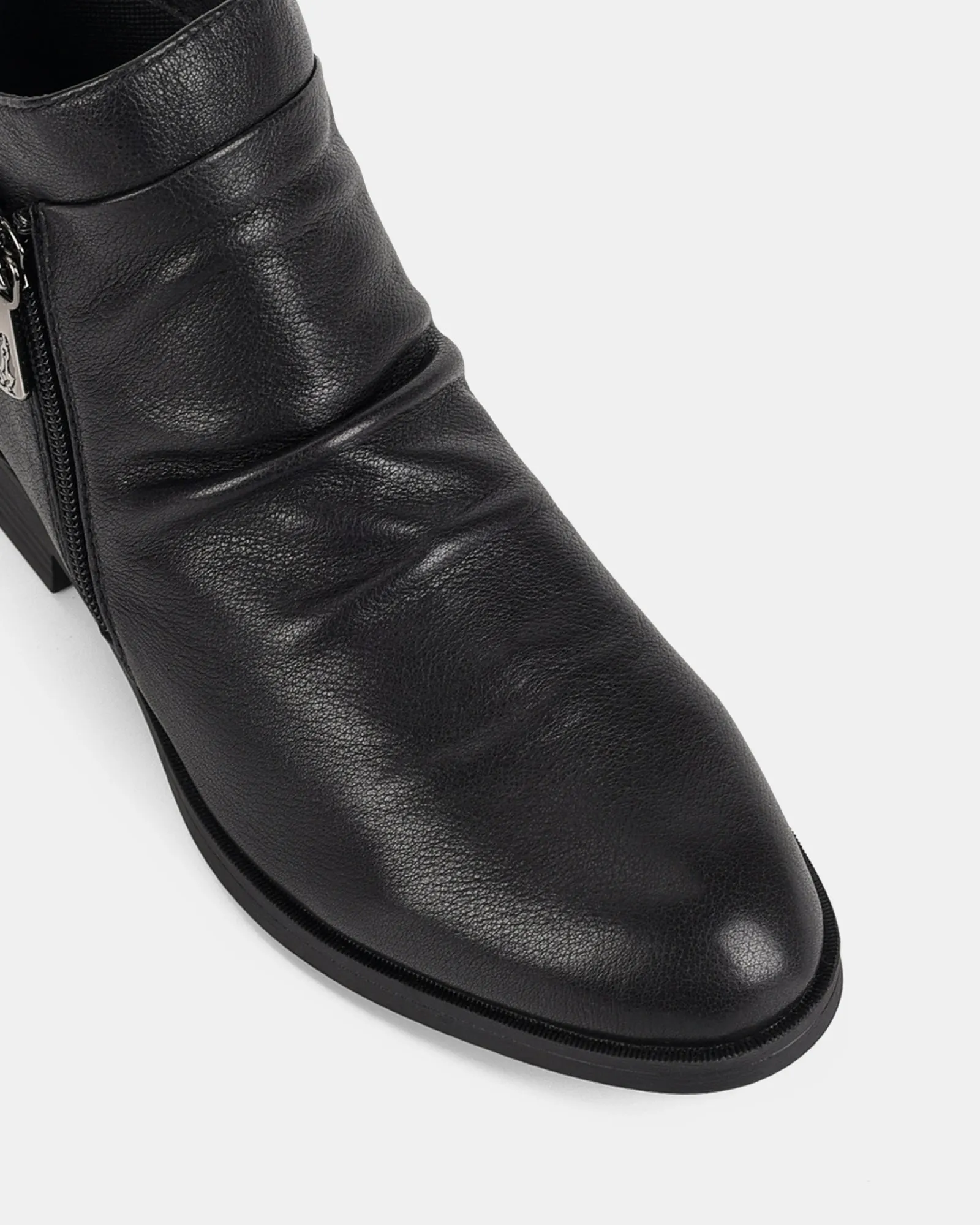 Hush Puppies	Shoes Chalet Black/Black