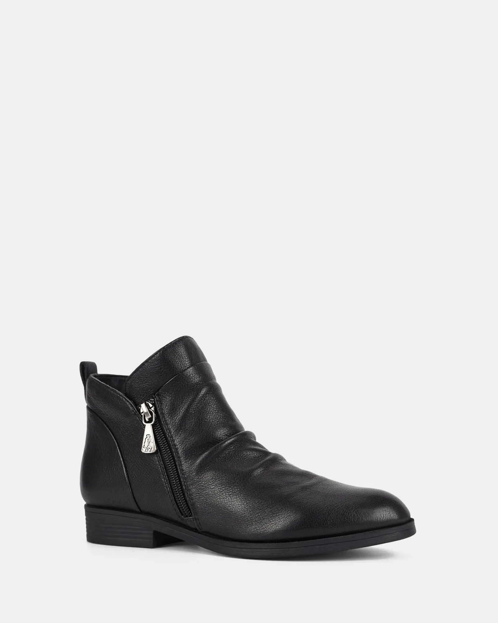 Hush Puppies	Shoes Chalet Black/Black