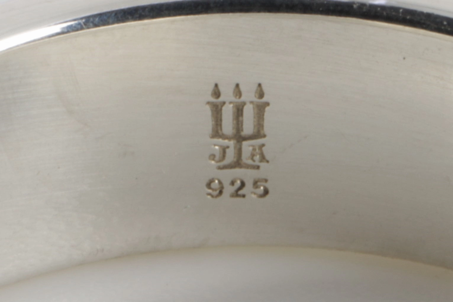 James Avery 925 Silver Wide Athena Wedding Band Size 9 (6.80g.)