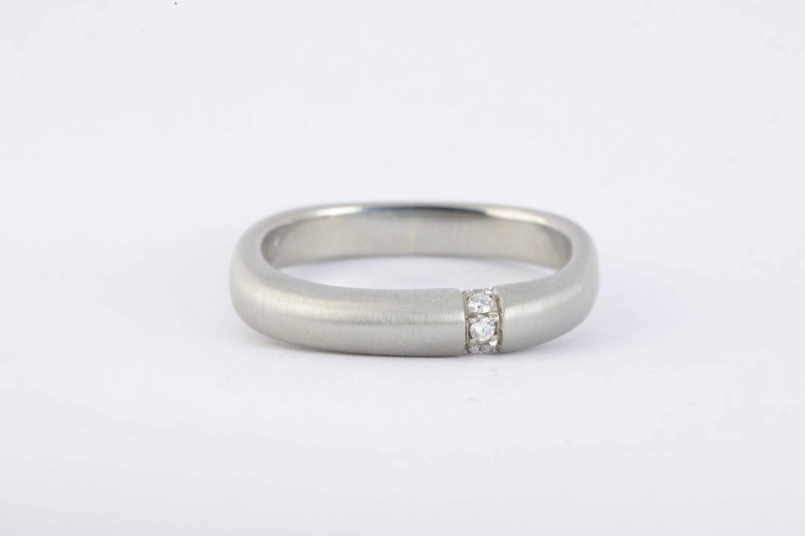 Jean-Francois Albert 18k White Gold 0.07tcw Diamond Band Size 9 (6.56g.)