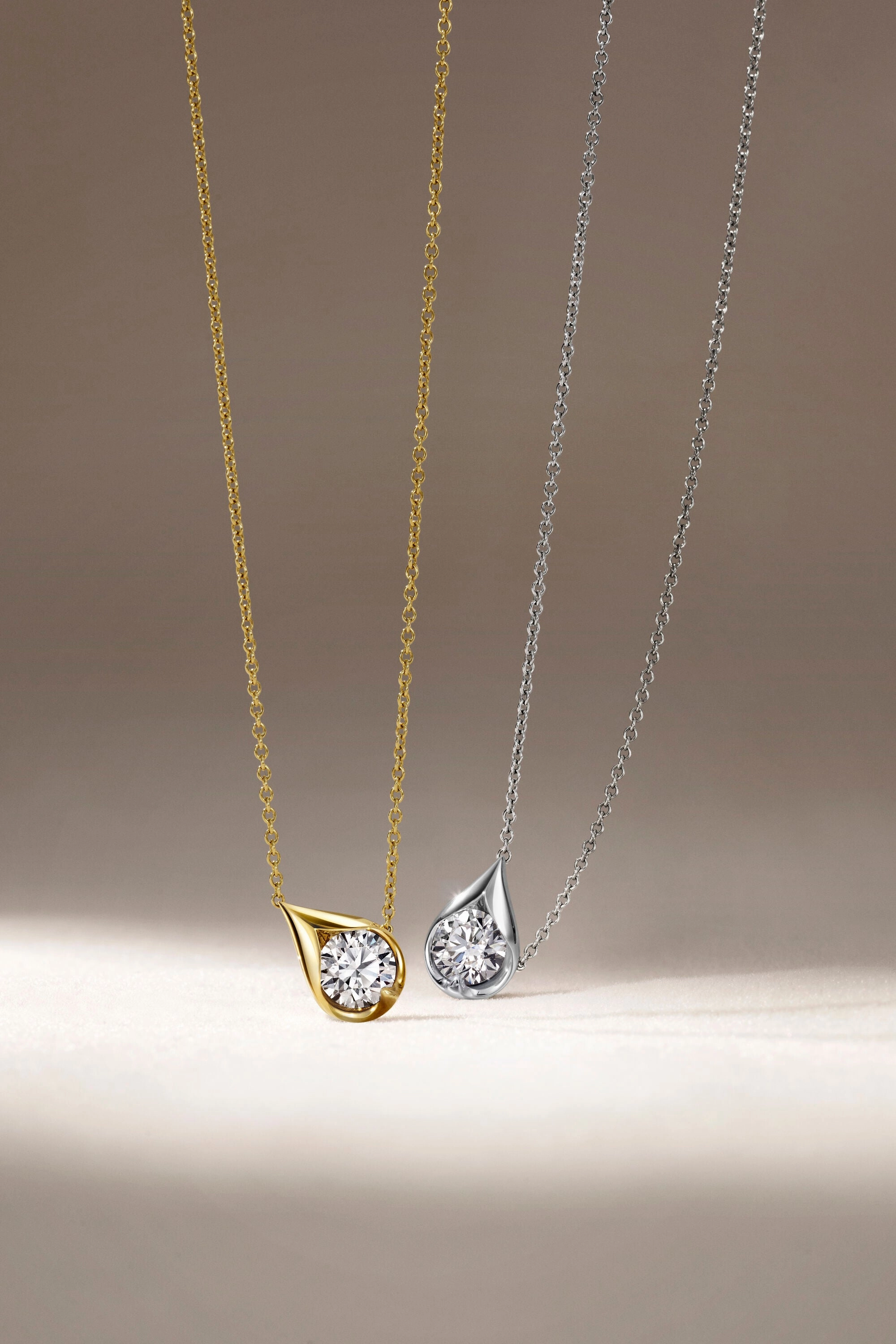 Lu Droplet Pendant 0.30-0.50 in 18K