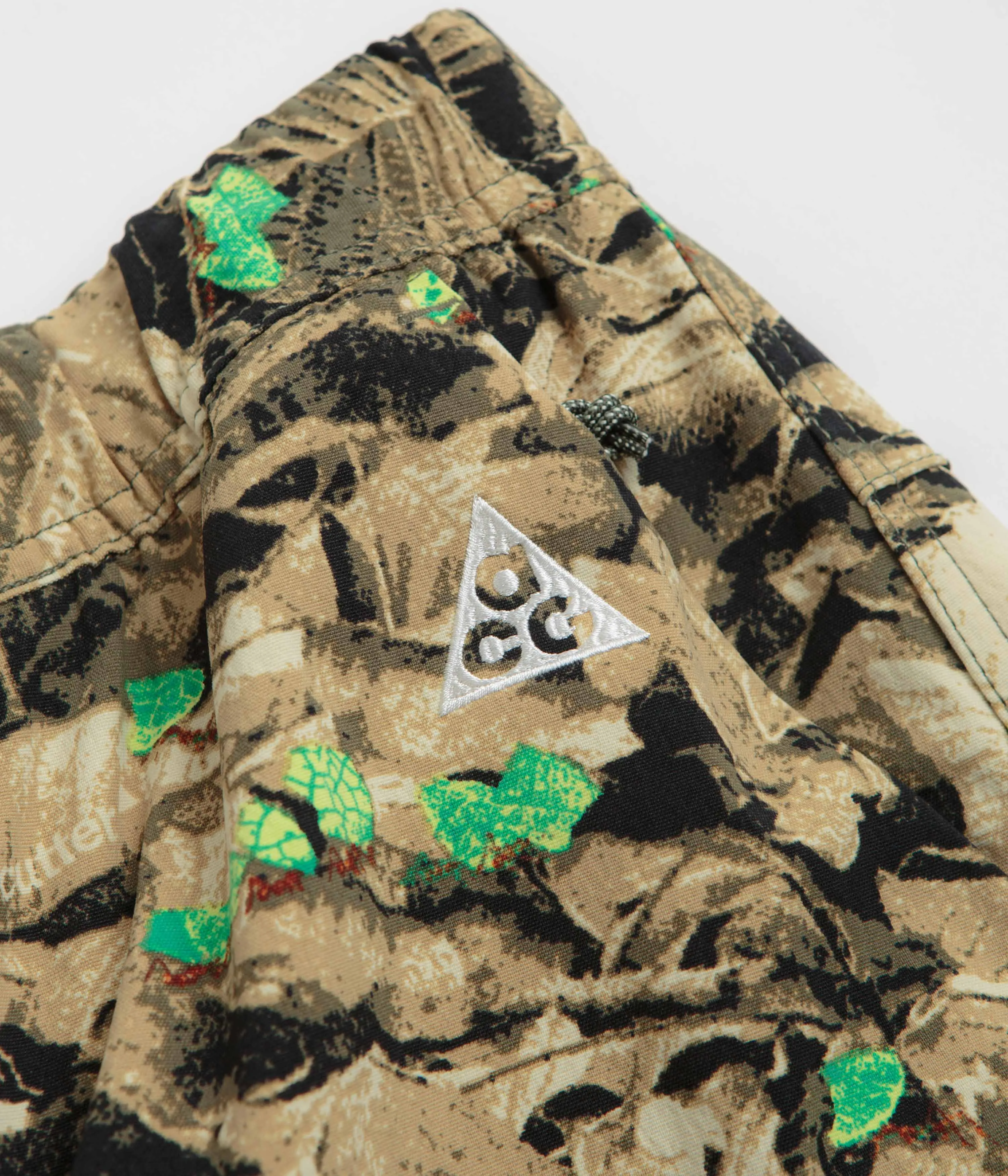 Nike ACG Smith Summit Cargo Pants - Parachute Beige / Sequoia / Summit White Nike ACG Outdoor Clothing