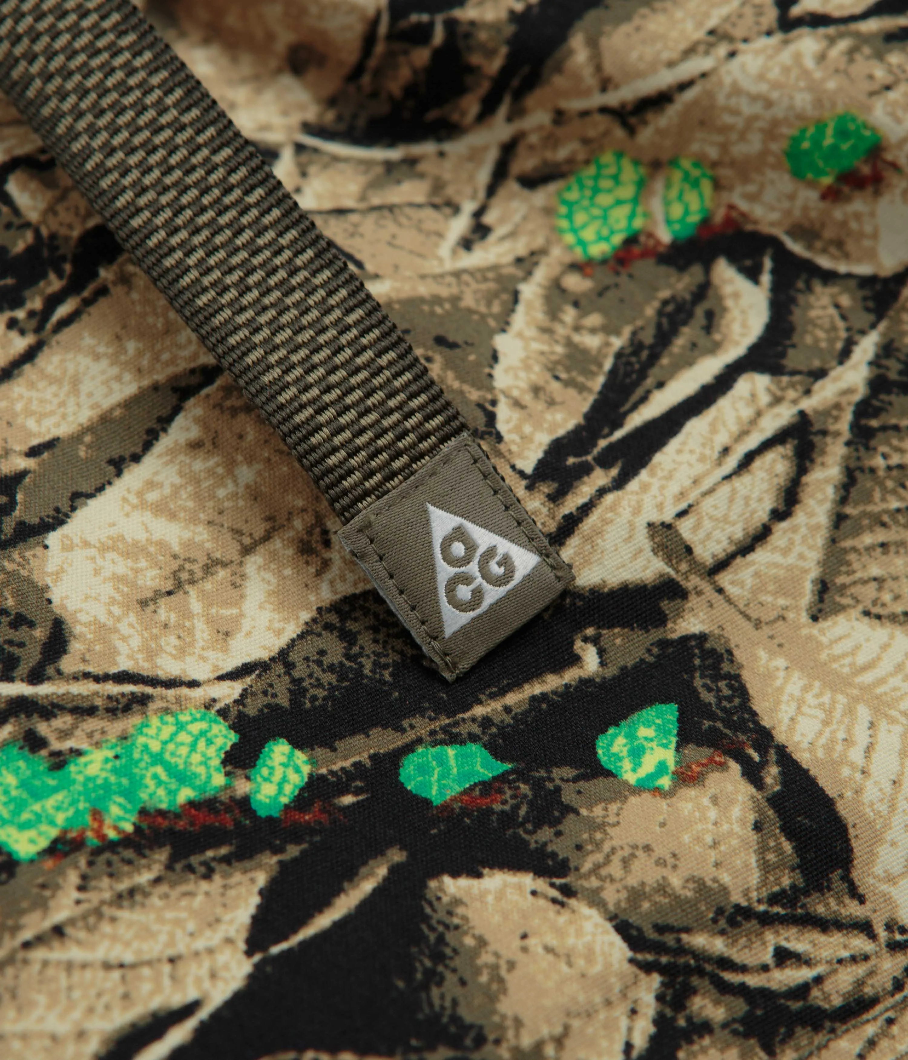 Nike ACG Smith Summit Cargo Pants - Parachute Beige / Sequoia / Summit White Nike ACG Outdoor Clothing