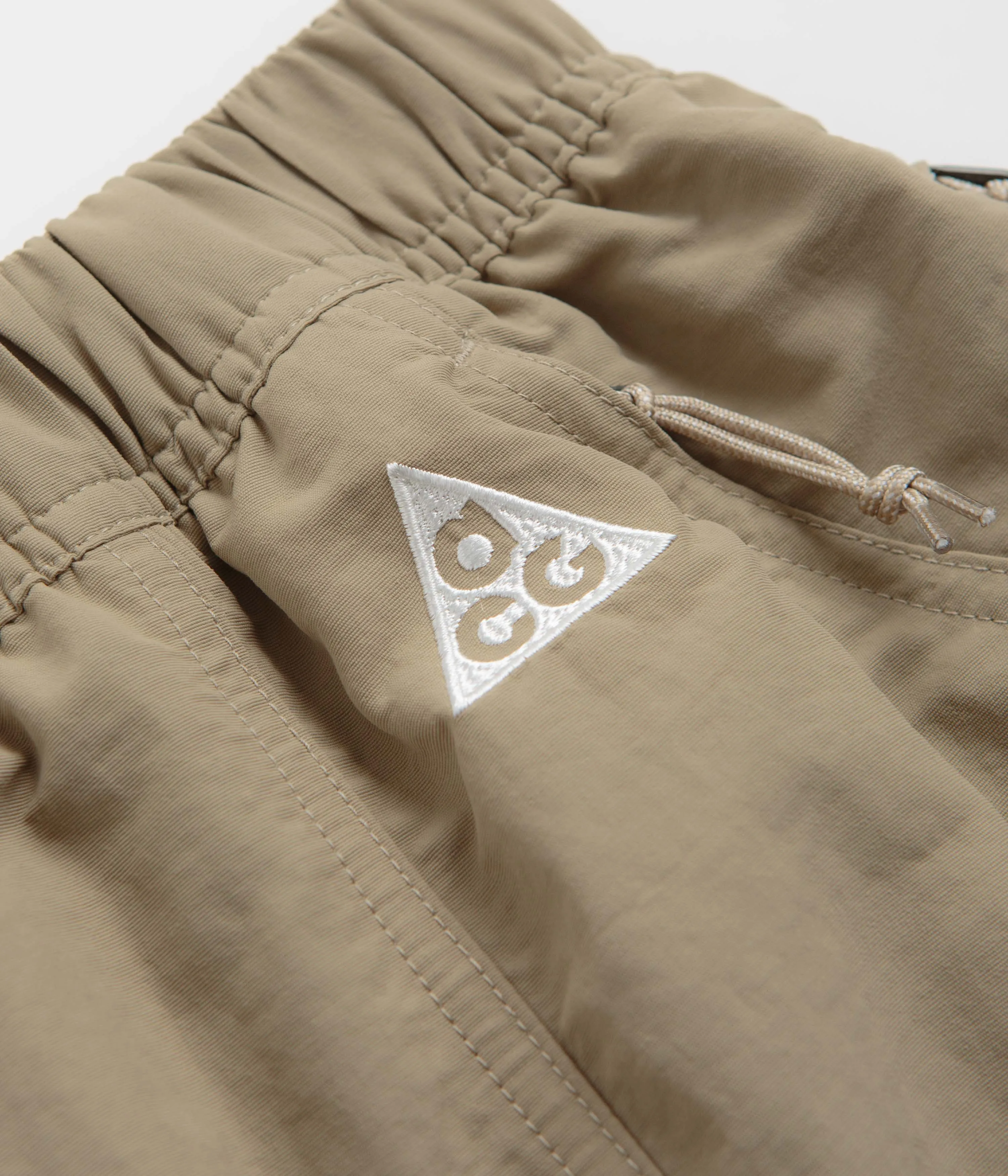 Nike ACG Snowgrass Cargo Shorts - Khaki / Light Iron Ore / Summit White Nike ACG Outdoor Clothing