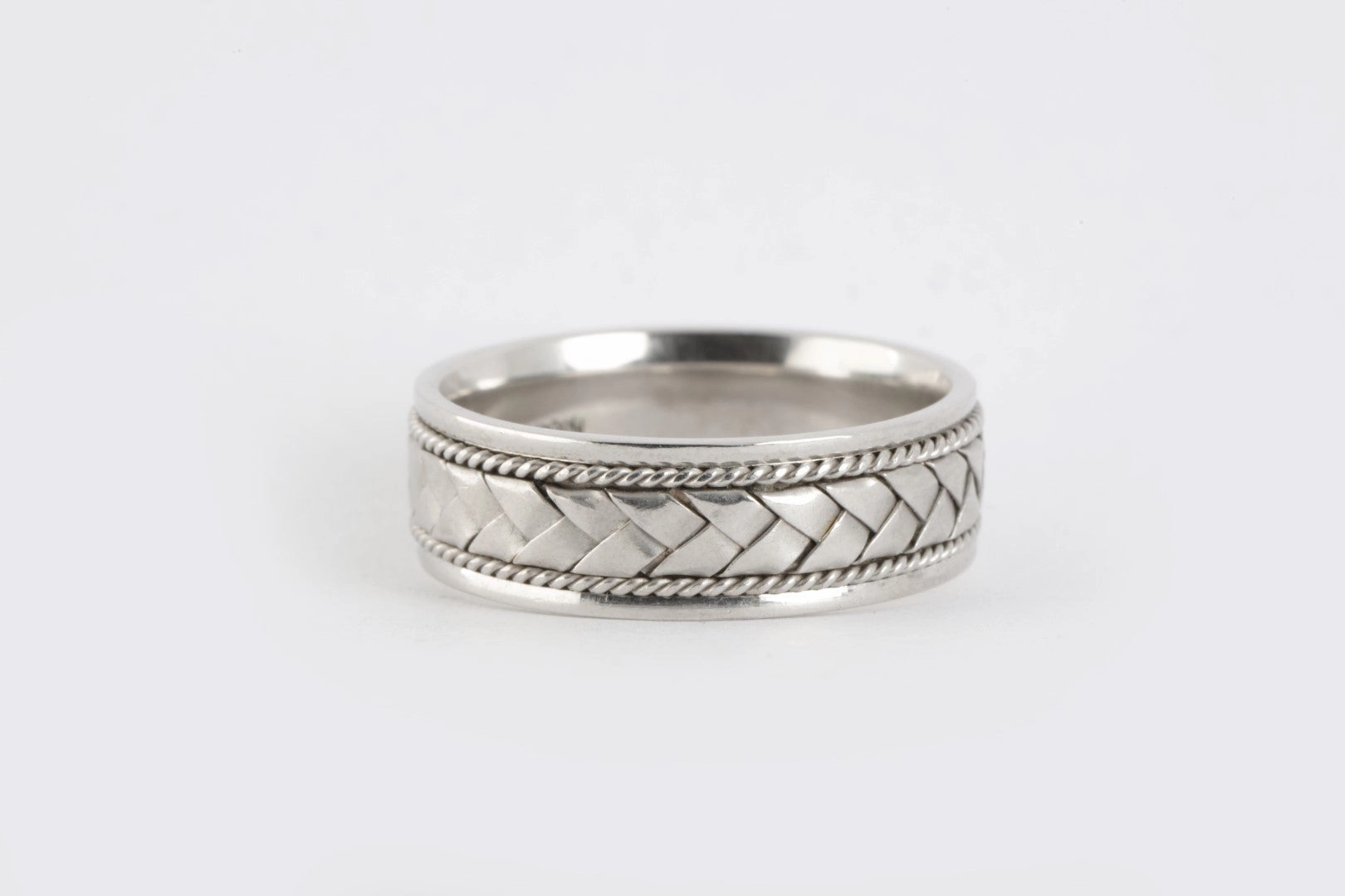 Novell 14k White Gold Woven Design Wedding Band Size 9.5 (7.28g.)
