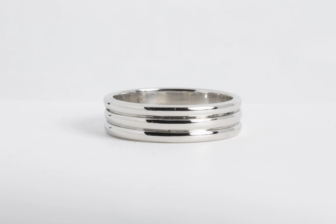 Platinum 950 Wedding Band Size 9.5 (11.70g.)