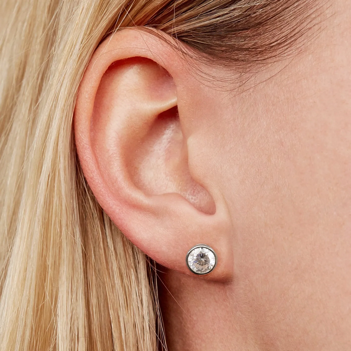 Round Brilliant stud earrings with 2 carats* of diamond simulants in 10 carat white gold