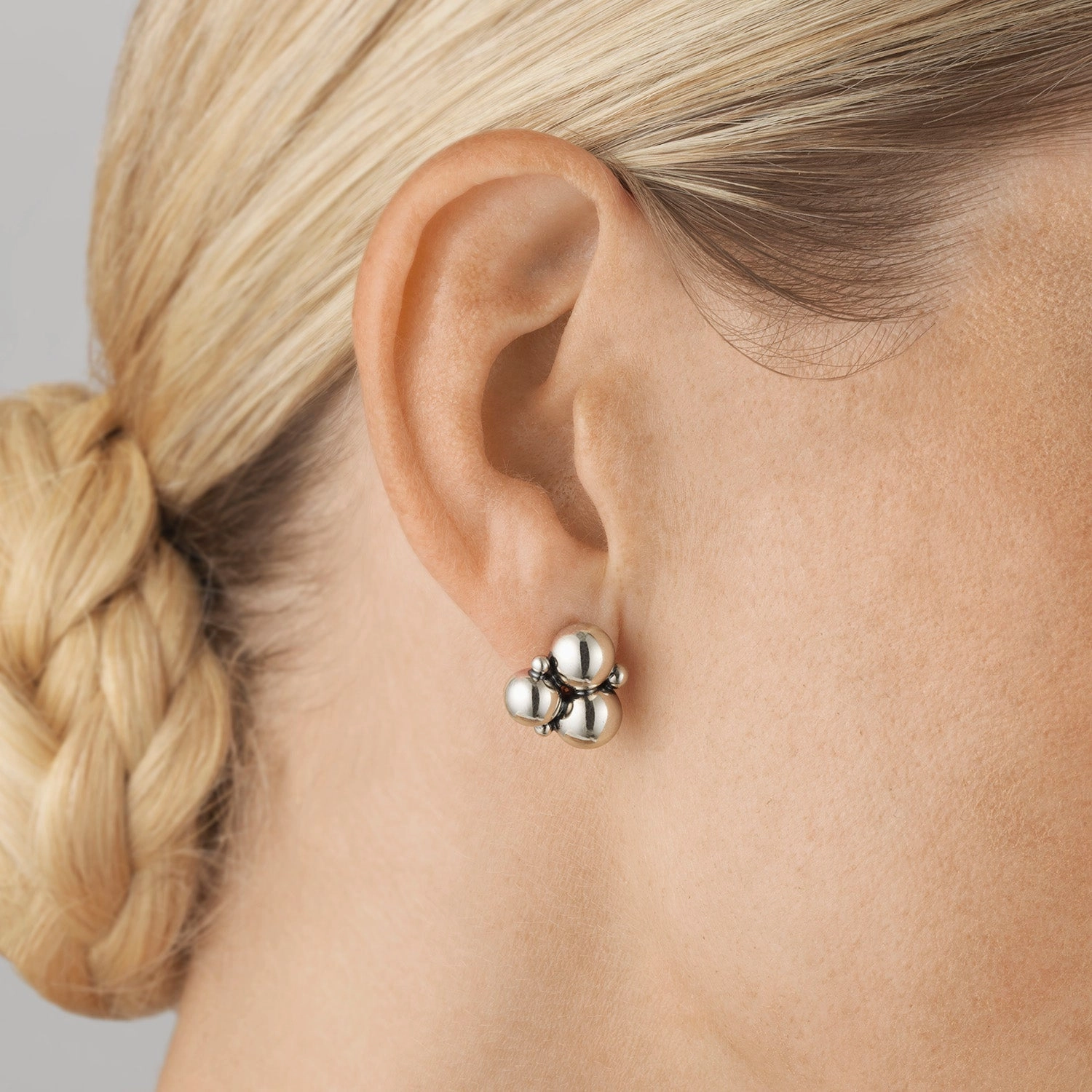 Silver Moonlight Grapes Earstud