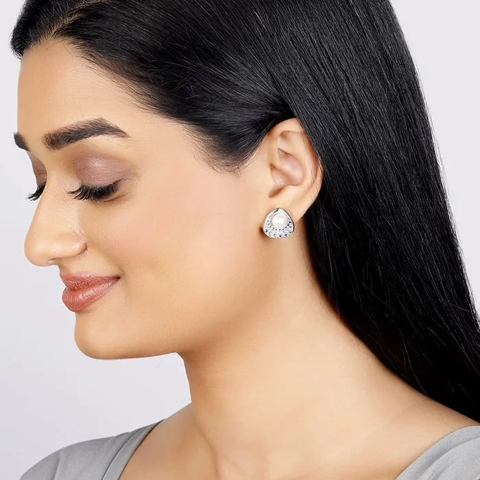 Silver Pearl in a Shell Stud Earrings