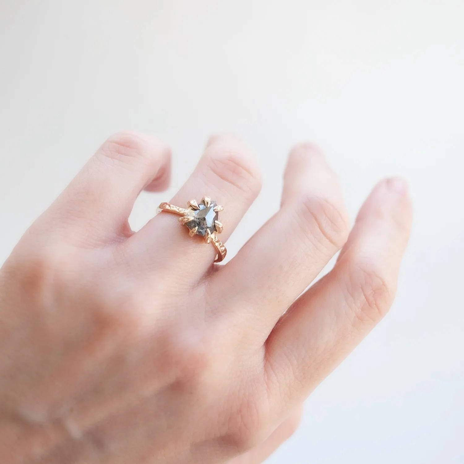 Smoky Pear Stingray Claw Solitaire