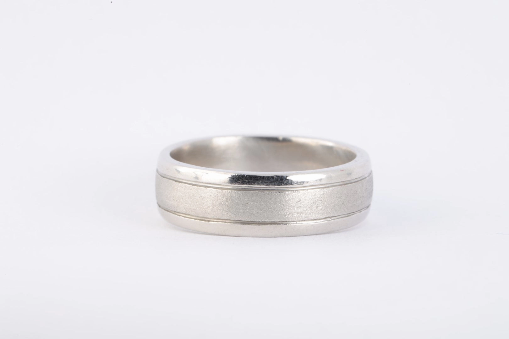 Tacori Platinum 999 Brush Finish Wedding Band Size 9.75 (16.44g.)