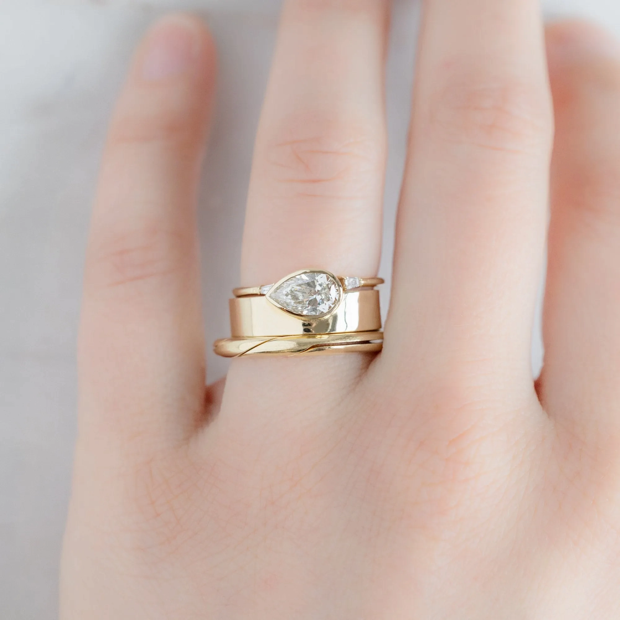 The Love Story Ring with a Sapphire | Yellow Gold