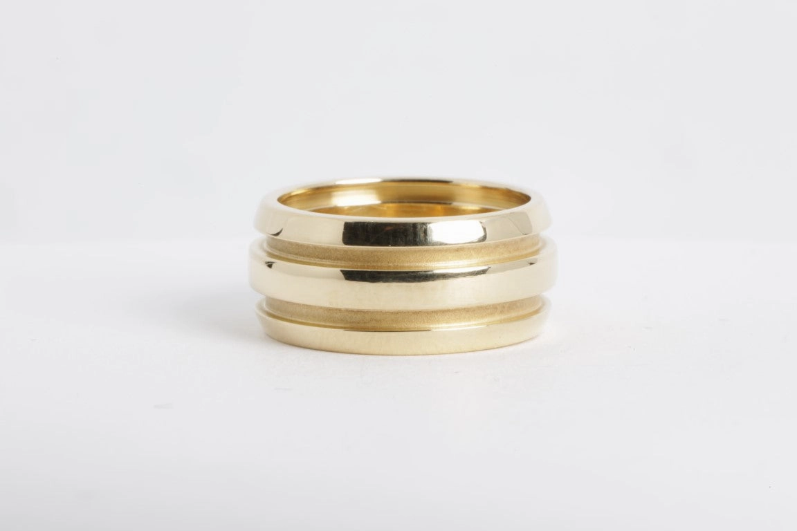 Tiffany & Co. 18k Yellow Gold Atlas Grooved Dome Ring Size 6 (8.80g.)