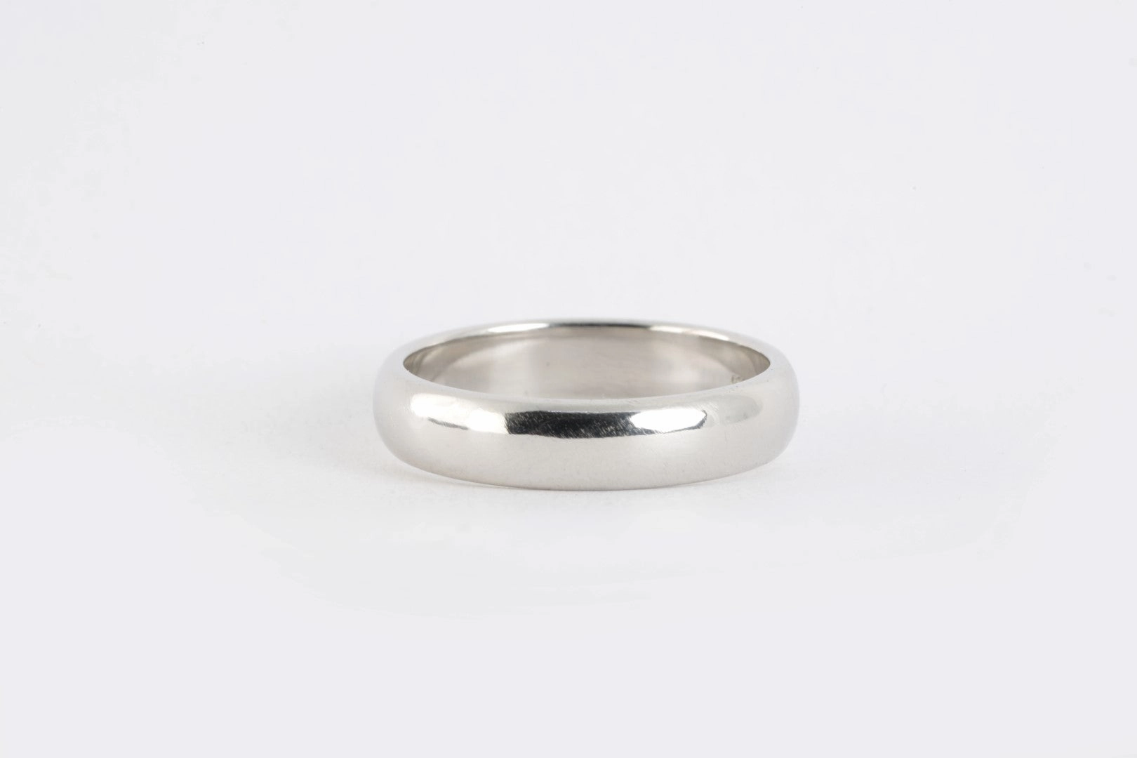 Tiffany & Co. 950 Platinum Tiffany Forever Wedding Band Size 8.25 (8.30g.)